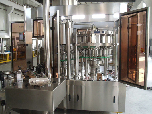 妖精またはコーラのための回転式炭酸飲み物の充填機/自動化された二酸化炭素のガスの飲み物の満ちる植物
